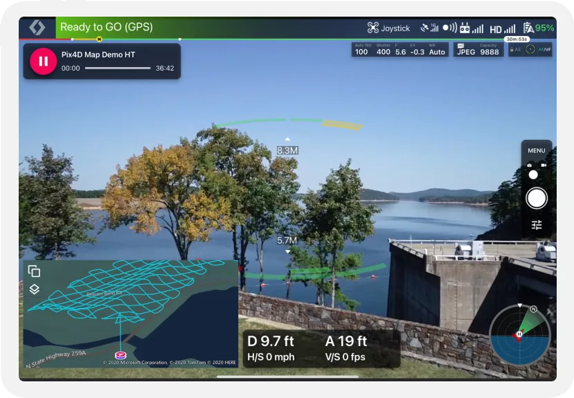 La misma misión de demostración de Pix4D en pleno vuelo, vista en una tableta en el campo