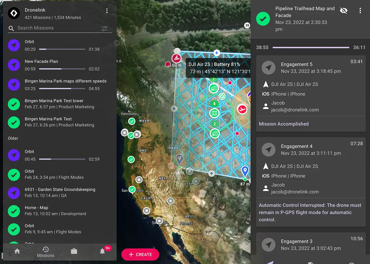 Aplicación web de Dronelink con la lista del historial de misiones, un mapa de vuelos anteriores y el registro de ejecución de una misión completada