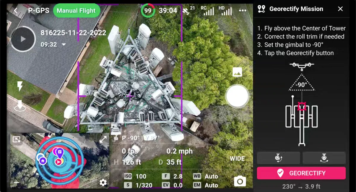 Pantalla de vuelo manual de Dronelink con una vista cenital de la parte superior de una torre, junto al panel «Georrectificar misión» con los pasos numerados para volver a centrar la torre tras un cambio de batería