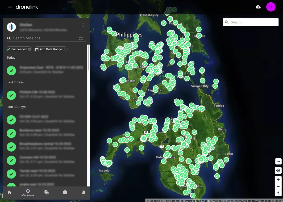 Mapa del historial de misiones de Dronelink con cientos de escaneos de torres completados en toda Filipinas