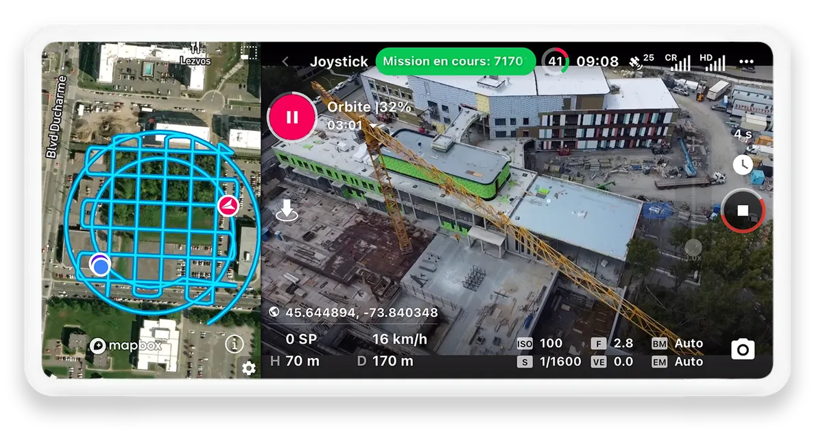 Misión de órbita automatizada de Dronelink sobre una obra activa, con la trayectoria de vuelo circular en el mapa junto a la vista en vivo de la cámara, que muestra la obra y su grúa torre
